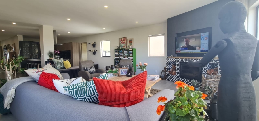 10 Bedroom Property for Sale in Bloubergstrand Western Cape